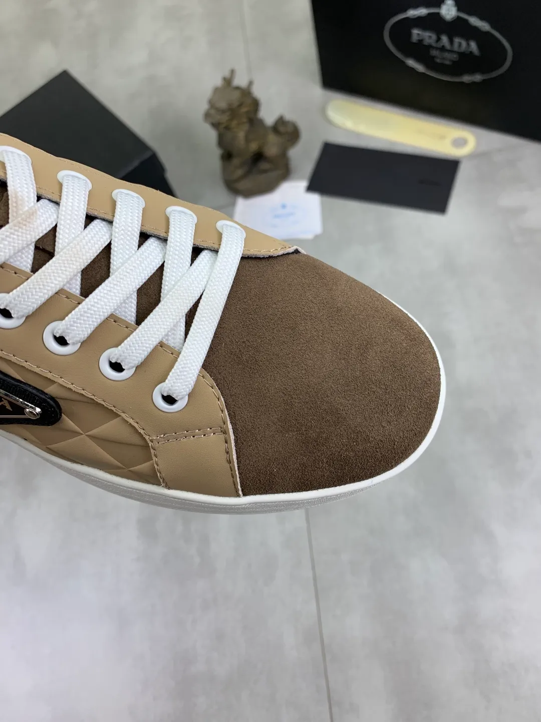 Men's Men's Shoes💰P420💰[New Style] The latest classic model of high-quality PRADA breathable and comfortable men's shoes has been launched on the official website, 1:1 replica, synchronized in Hong Kong, and on the same catwalk; all made of calfskin with breathable mesh fabric ➕Imported soft Soft and comfortable sheepskin lining, 🍡🍡original rubber outsole is non-slip and wear-resistant; comfortable to wear, attractive style, fine workmanship, and simple and neat shoe last, showing a man's courage and toughness, 👍Size: 39-44 2️⃣Color🉑️Choose